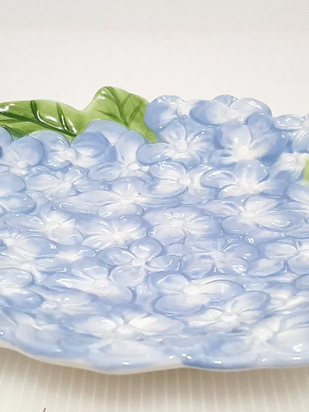 1 Williams Sonoma Figural Hydrangea Salad Plate 8.25